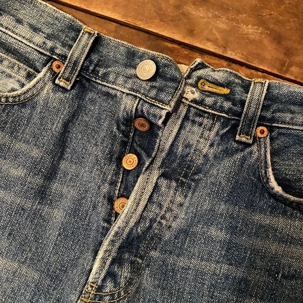 BOY FIT jean shorts by GAP.... just like NEW!